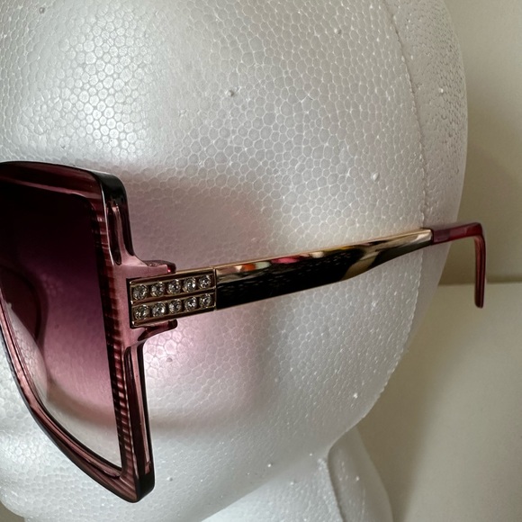 NEW one size fits most STYLISH SUNGLASSES - Picture 4 of 4